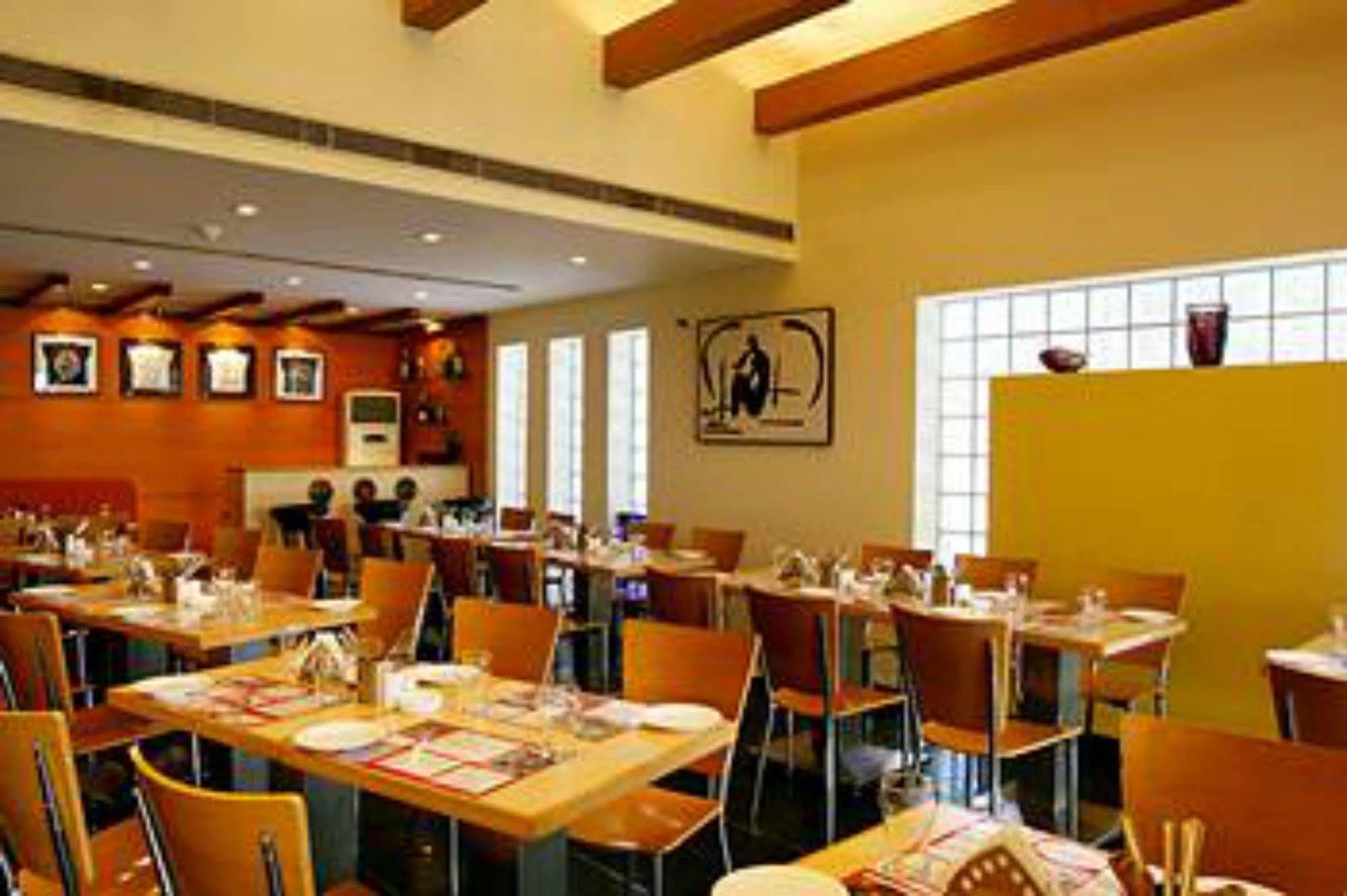 Lemon Tree Hotel, Udyog Vihar, Gurugram Gurgaon Zewnętrze zdjęcie